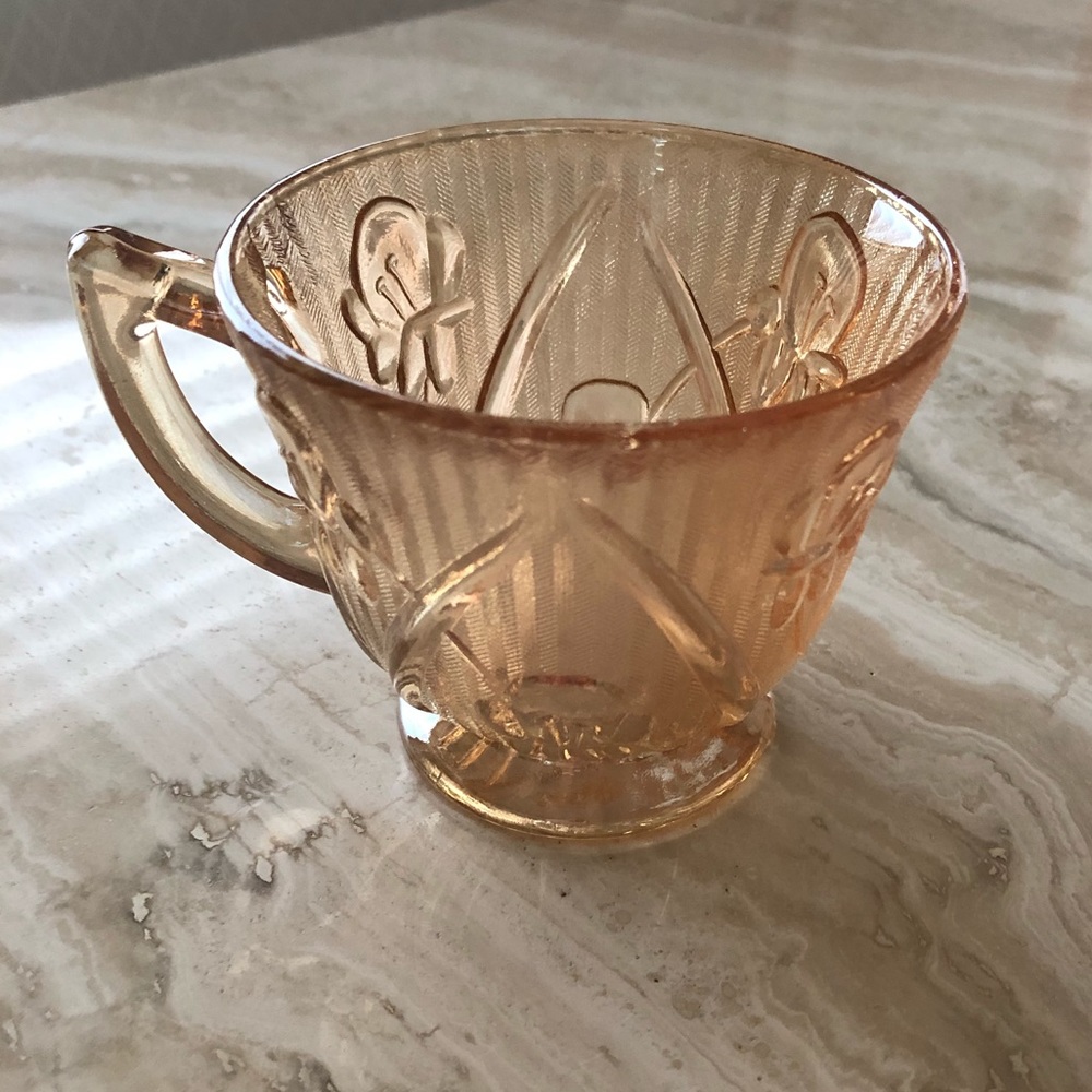 Vintage Jeanette Glass Iris & Herringbone Cup